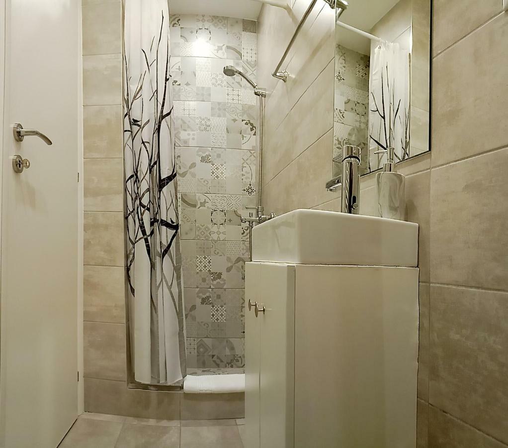 Heliconia Deluxe Apt Must Apartment Солун Екстериор снимка